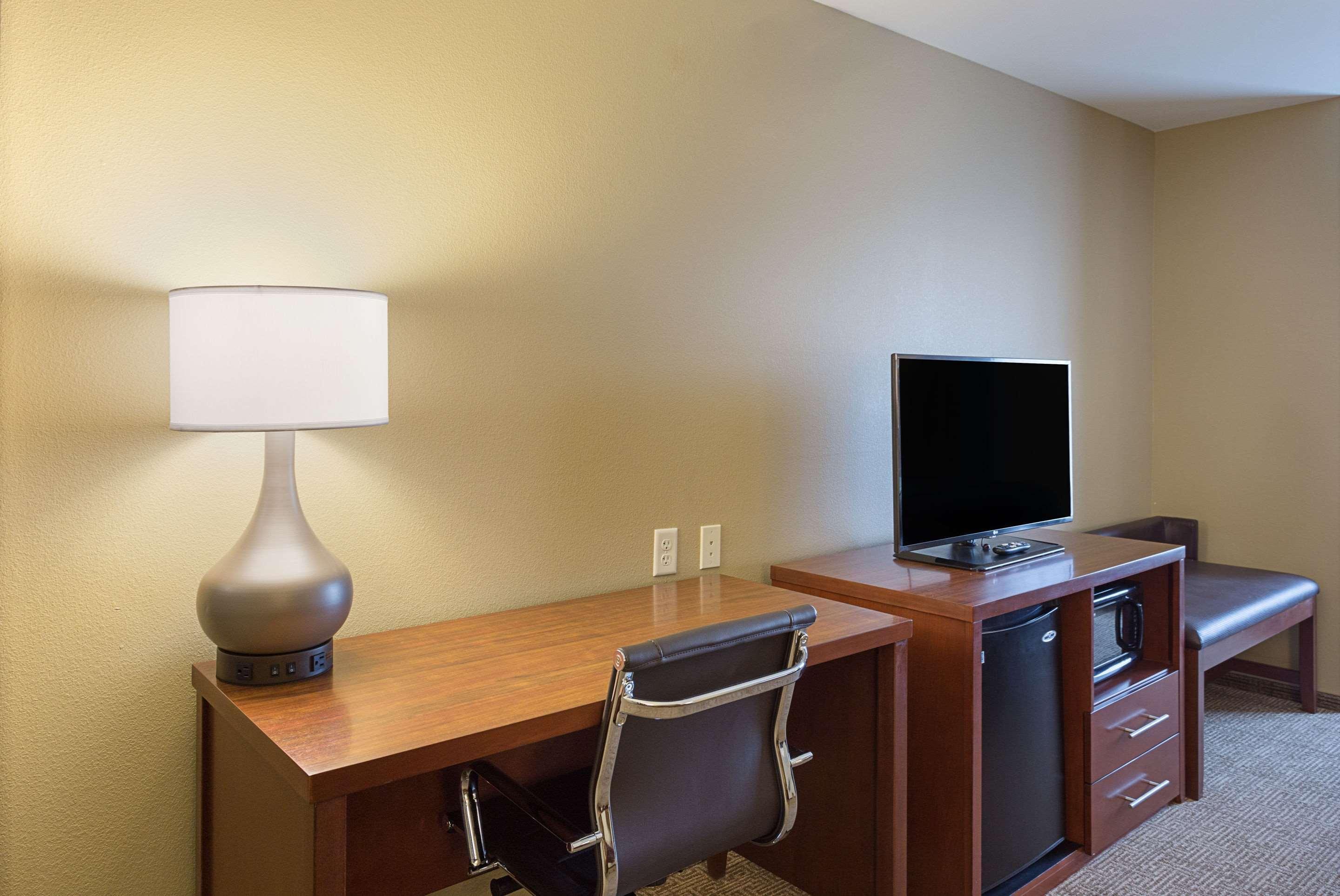 Comfort Inn & Suites Закарі Екстер'єр фото
