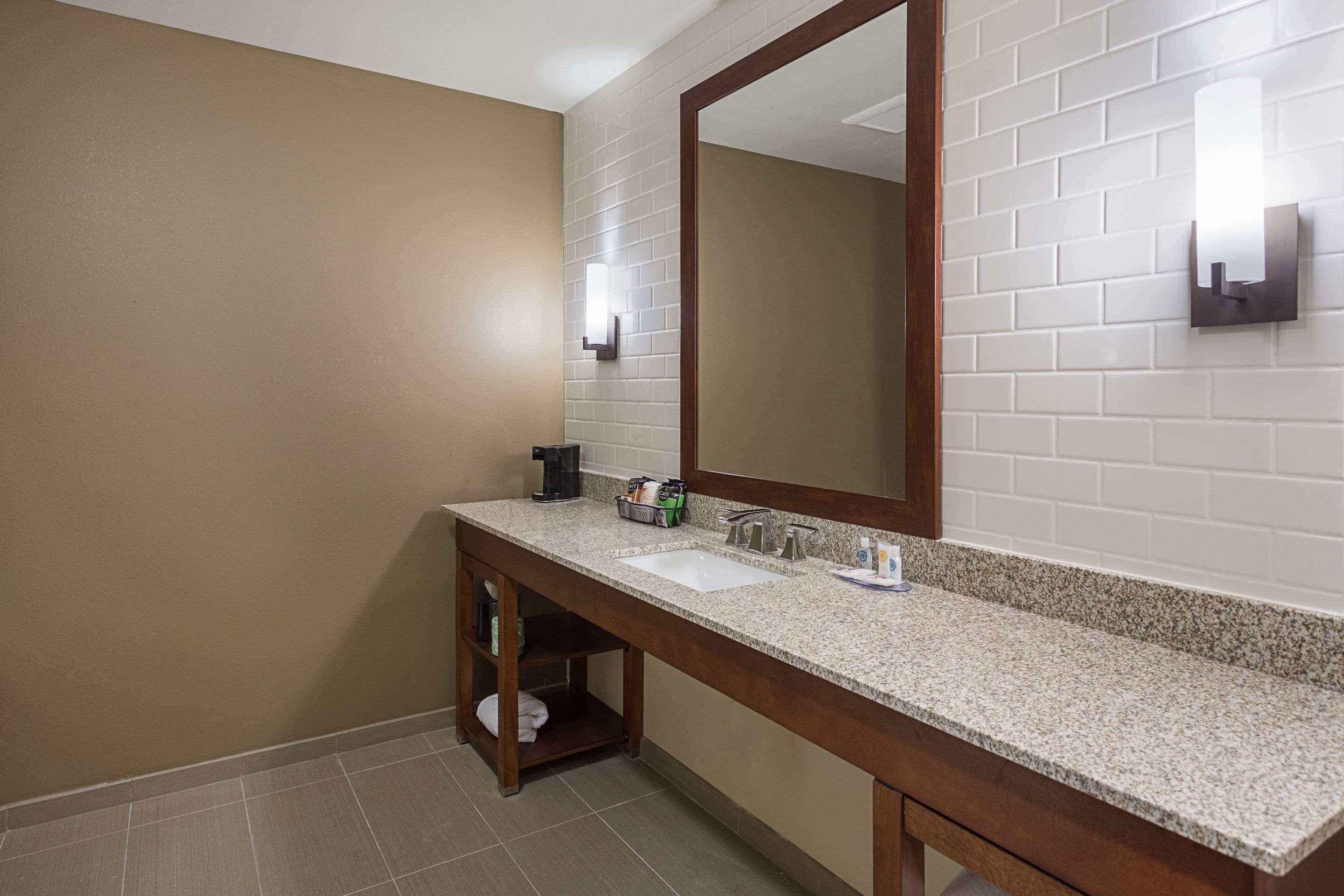 Comfort Inn & Suites Закарі Екстер'єр фото