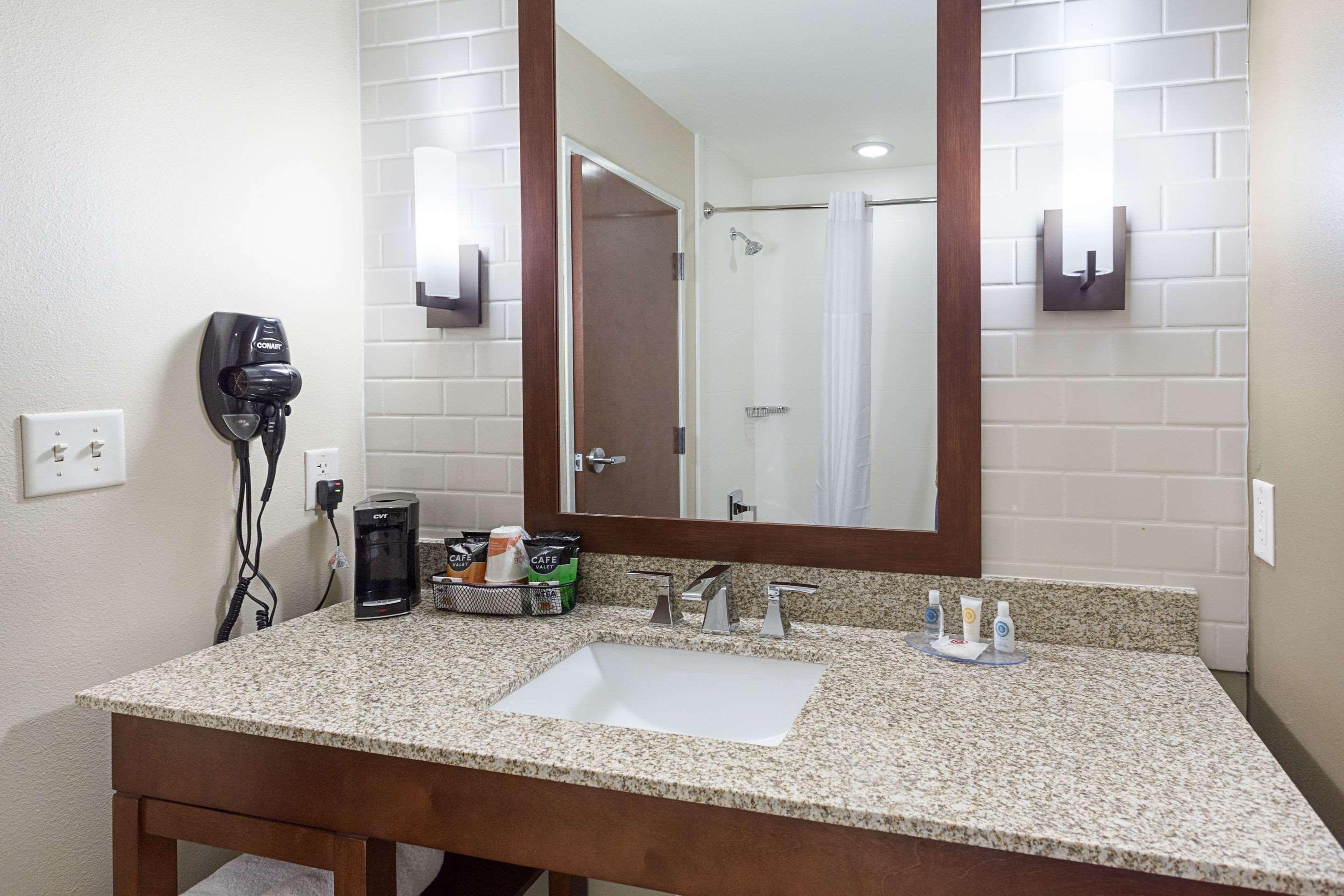 Comfort Inn & Suites Закарі Екстер'єр фото