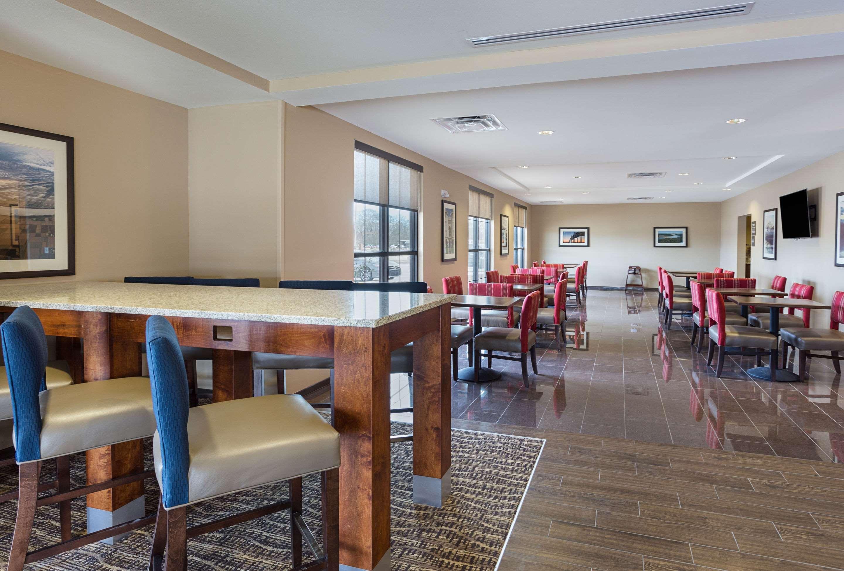 Comfort Inn & Suites Закарі Екстер'єр фото